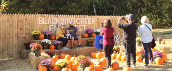 blackbird-creek-fall-fest-photo-op